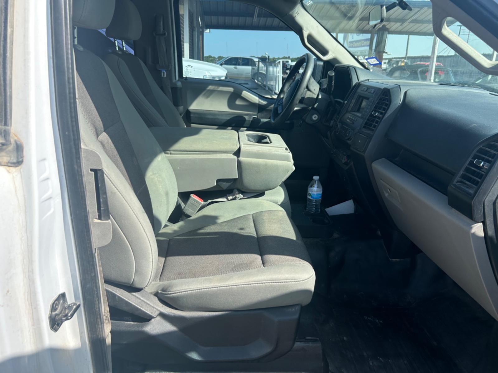 2019 White Ford F-150 Lariat SuperCab 6.5-ft. 4WD (1FTFX1E5XKK) with an 5.0L V8 OHV 16V engine, 6A transmission, located at 1687 Business 35 S, New Braunfels, TX, 78130, (830) 625-7159, 29.655487, -98.051491 - Photo #8